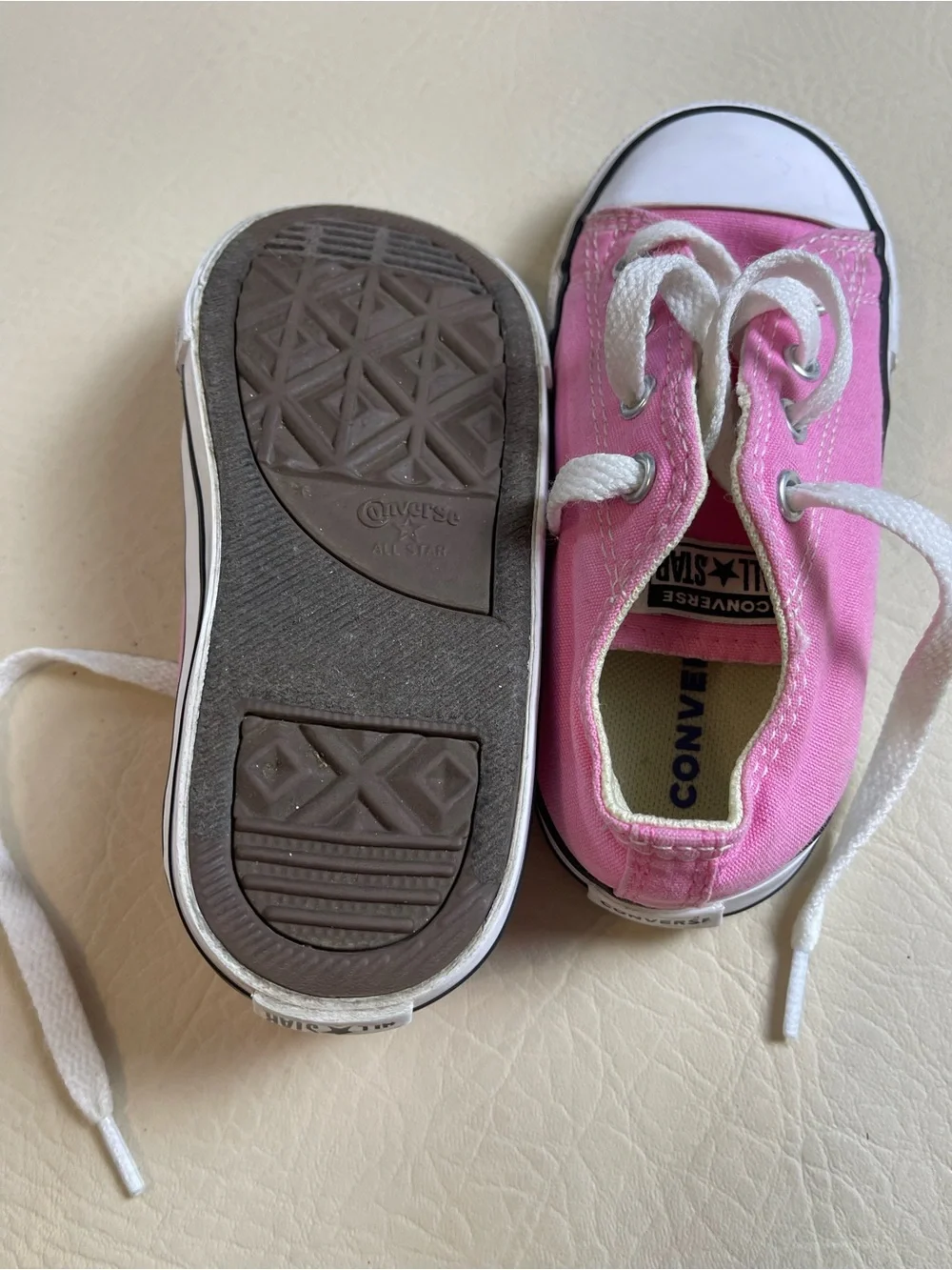 Kids pink low top converse toddler 9